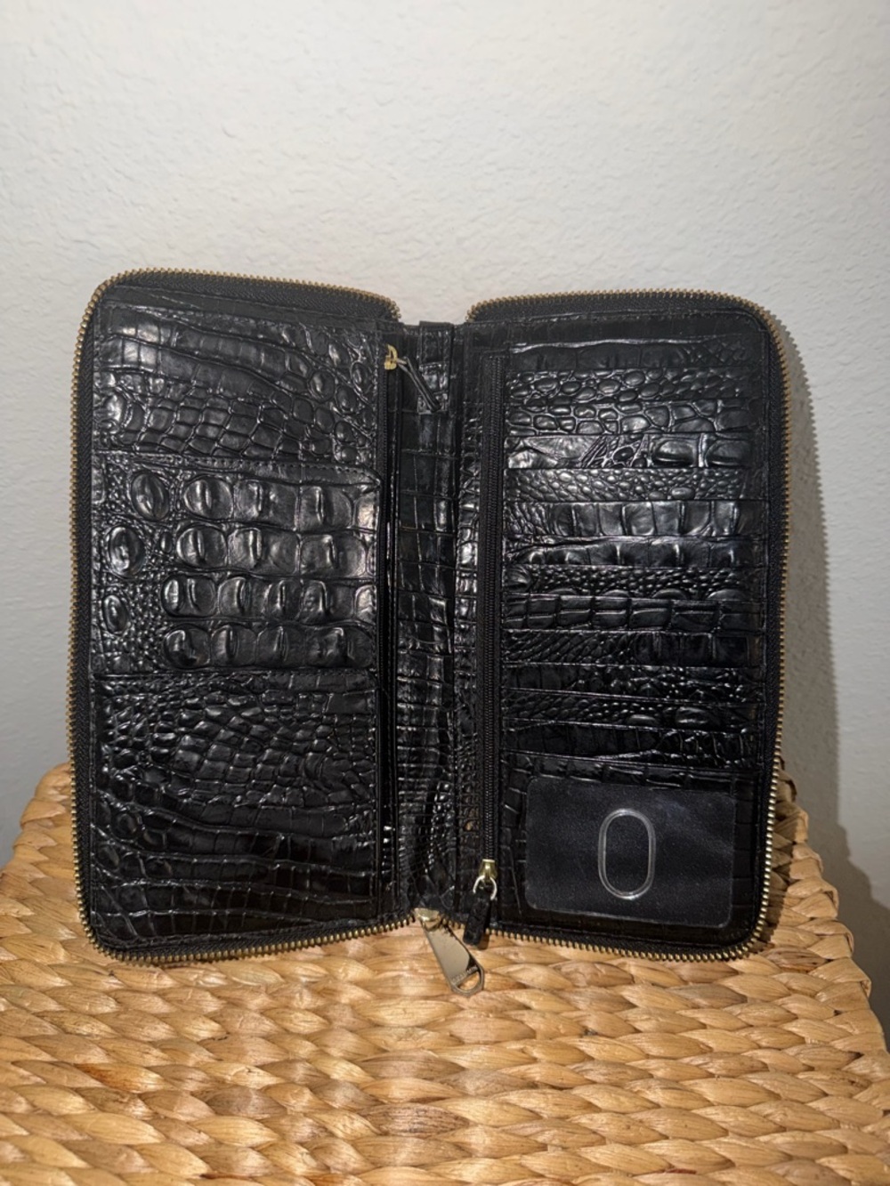 🇺🇸🎉Brahmin Skyler Black Croc-Embossed Zip Wallet - Picture 2 of 3